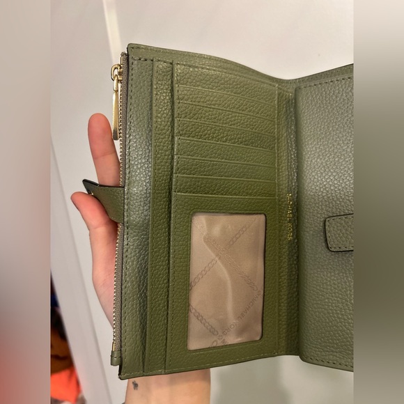 Michael Kors Jet Set Wallet Travel Double Wallet in Green Leather - Picture 9 of 10